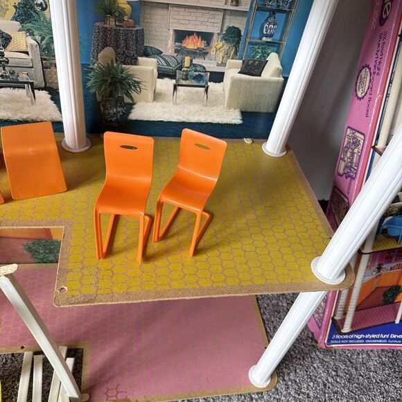 Barbie’s Townhouse 3 1/2 Feet High! Vintage 1970’s Almost Complete - Picture 5 of 9